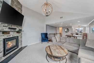 Welcome to this beautifully appointed Colonial, where timeless - photo 21