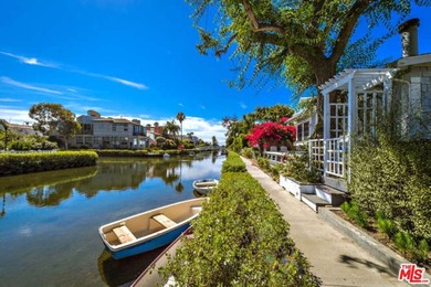 First time on the market! Unwind on the lovely canal-front Deck - photo 23