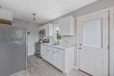 Welcome to this beautifully appointed Colonial, where timeless - photo 42