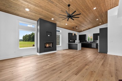 Welcome to Dry Fly Court, where modern design meets Ozark charm! - photo 6