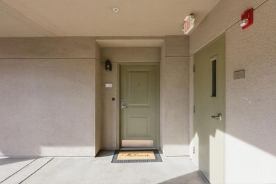 This well-designed junior one-bedroom condo is ready for a new