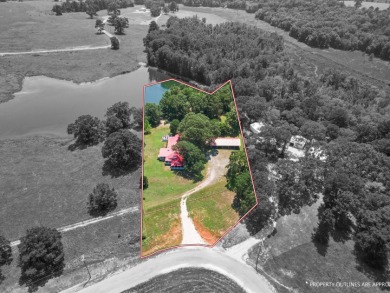 Charming 3 bedroom, 2 bathroom, with 6 bay garage on 3.1 Acres - Lake Home For Sale in Big Sandy, Texas