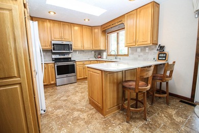 Experience exceptional lakefront living on all-sports Pleasant - photo 12