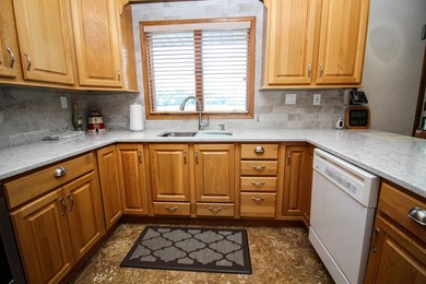 Experience exceptional lakefront living on all-sports Pleasant - photo 15