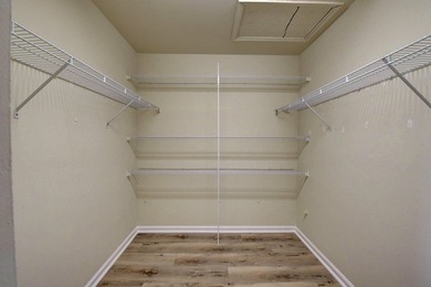 Discover this beautifully renovated 4-bedroom, 2-bathroom - photo 26