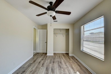 Discover this beautifully renovated 4-bedroom, 2-bathroom - photo 35