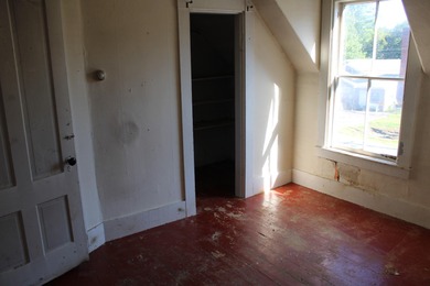 Needs plenty of work but worth doing as this home is in an - photo 8