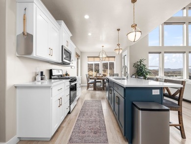 Come see your new home on a large lot overlooking Gladstone Golf - photo 11