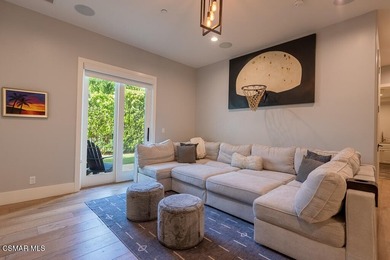 Life on Lake Sherwood is defined by the water, and this - photo 21