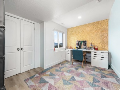 Come see your new home on a large lot overlooking Gladstone Golf - photo 25