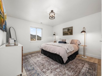 Come see your new home on a large lot overlooking Gladstone Golf - photo 26