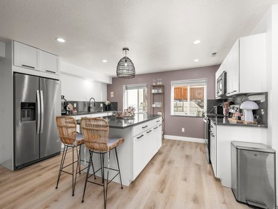 Come see your new home on a large lot overlooking Gladstone Golf - photo 30
