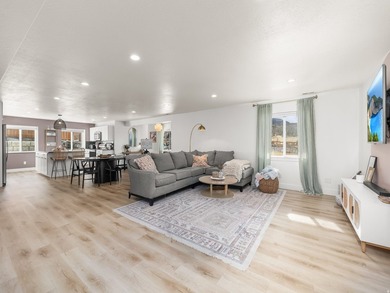Come see your new home on a large lot overlooking Gladstone Golf - photo 31