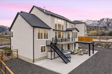 Come see your new home on a large lot overlooking Gladstone Golf - photo 32