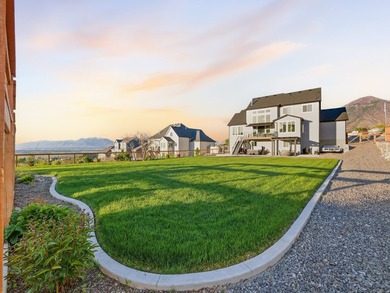 Come see your new home on a large lot overlooking Gladstone Golf - photo 36