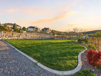 Come see your new home on a large lot overlooking Gladstone Golf - photo 43