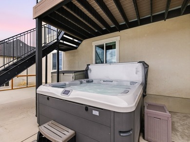 Come see your new home on a large lot overlooking Gladstone Golf - photo 45