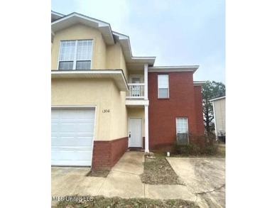 (private lake, pond, coastal) Townhome/Townhouse Sale Pending in Starkville Mississippi