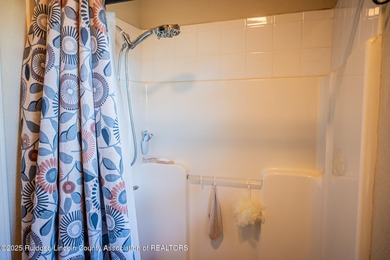 Discover your own mountain escape with this beautiful 4