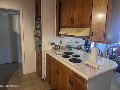 Brick home on a slab with a long time Tenant, willing to stay on - photo 3