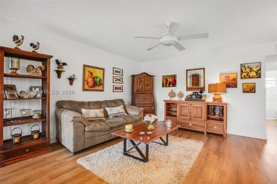 Move-in ready 1-bedroom, 1-bathroom condo in a well-maintained - photo 3