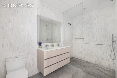 A sprawling three-bedroom, two-and-a-half bathroom residence - photo 9