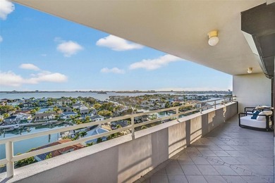 Perched high above the Pasadena Yacht & Country Club, Penthouse - photo 22