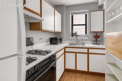 Rare UWS 1BR with Bonus Room Ideal for WFH or Growing Needs - photo 7