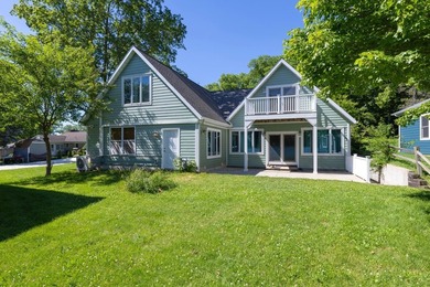 This three-bedroom, two-and-a-half-bath, 2,985-square-foot - photo 1