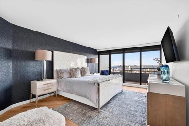 Perched high above the Pasadena Yacht & Country Club, Penthouse - photo 31
