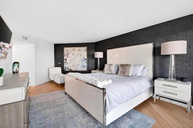 Perched high above the Pasadena Yacht & Country Club, Penthouse - photo 32