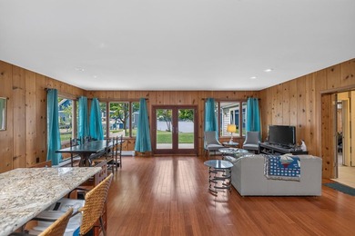 This three-bedroom, two-and-a-half-bath, 2,985-square-foot - photo 7