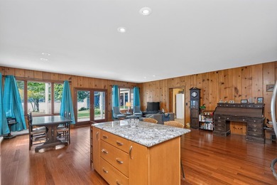 This three-bedroom, two-and-a-half-bath, 2,985-square-foot - photo 10