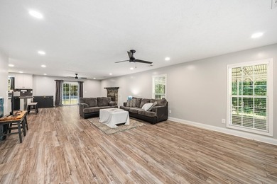 Welcome to 595 Honeysuckle Circle in beautiful Oak Mountain - photo 3