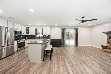 Welcome to 595 Honeysuckle Circle in beautiful Oak Mountain - photo 5
