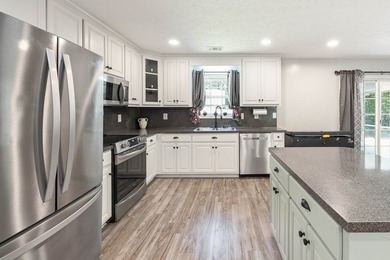 Welcome to 595 Honeysuckle Circle in beautiful Oak Mountain - photo 8
