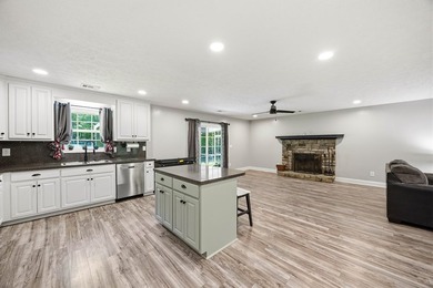 Welcome to 595 Honeysuckle Circle in beautiful Oak Mountain - photo 10