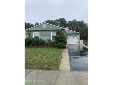 (private lake, pond, coastal) Home For Sale in Toms River New Jersey