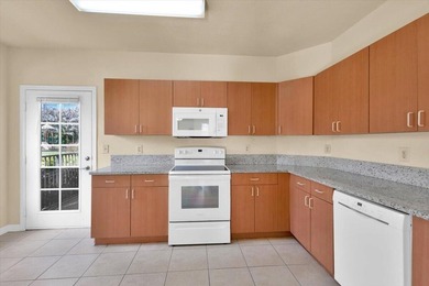 Enjoy preserve-facing privacy in this first-floor 3-bedroom - photo 11
