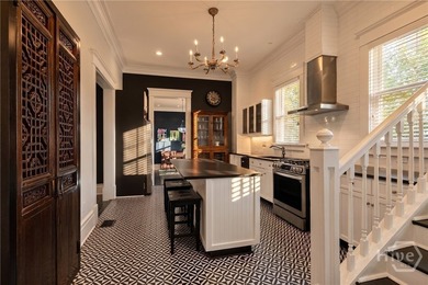 Make one of Savannah's most sought-after addresses in the heart - photo 13