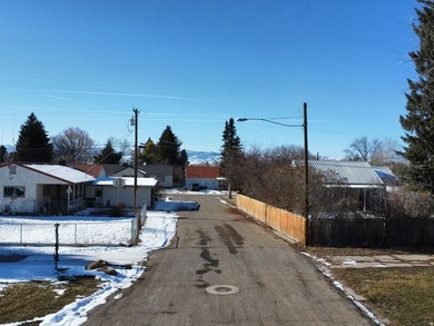 Take a look at this inviting 4-bedroom, 2-bathroom home tucked - photo 24