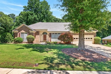 Welcome & come on in to this beautifully maintained, all brick - photo 1
