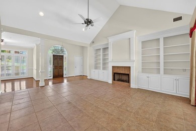 Welcome & come on in to this beautifully maintained, all brick - photo 3