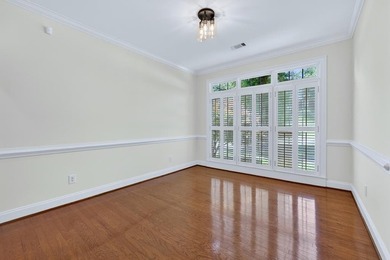 Welcome & come on in to this beautifully maintained, all brick - photo 4