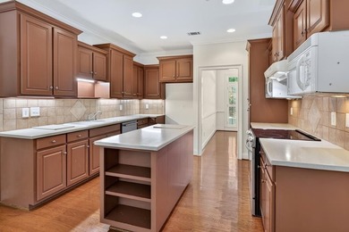 Welcome & come on in to this beautifully maintained, all brick - photo 5