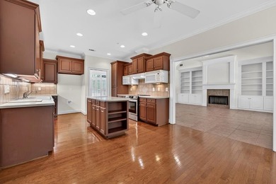 Welcome & come on in to this beautifully maintained, all brick - photo 8