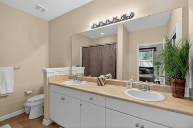 Beautifully maintained 3 bedroom, 2 bath third-floor condo in - photo 12