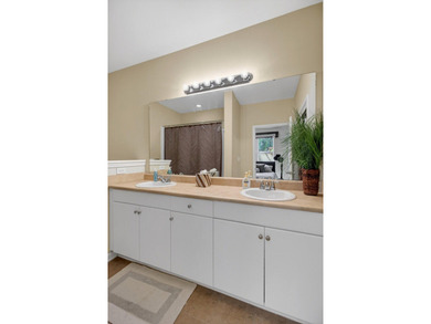Beautifully maintained 3 bedroom, 2 bath third-floor condo in - photo 13