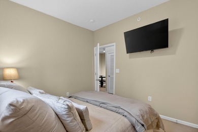 Beautifully maintained 3 bedroom, 2 bath third-floor condo in - photo 15