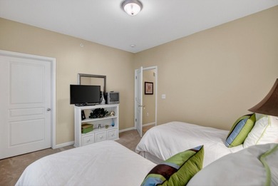 Beautifully maintained 3 bedroom, 2 bath third-floor condo in - photo 17